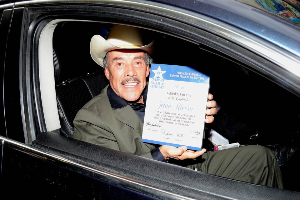 Don Pedro Rivera revela cómo reacciona a las bromas de comediantes sobre muerte de Jenni