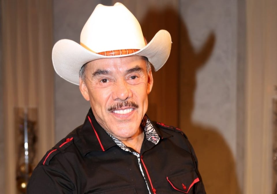 Don Pedro Rivera aparece bailando con una mujer y lo tachan de «ridículo» (VIDEO)