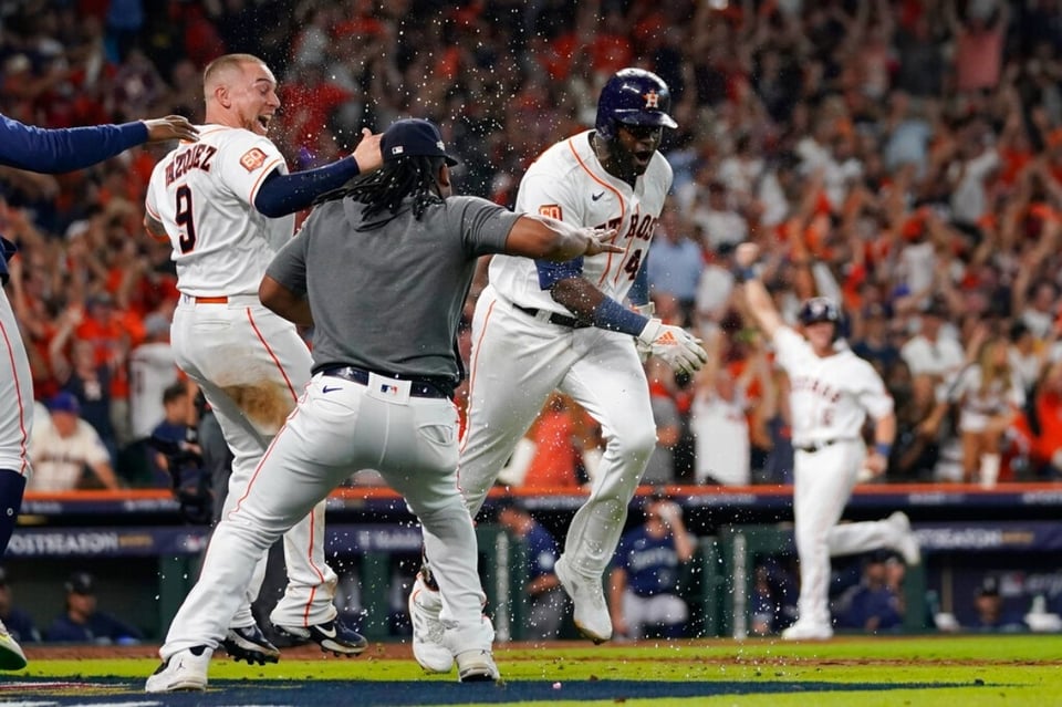 Playoff MLB: Astros de Houston vencen a Marineros de Seattle con jonrón de beisbolista hispano