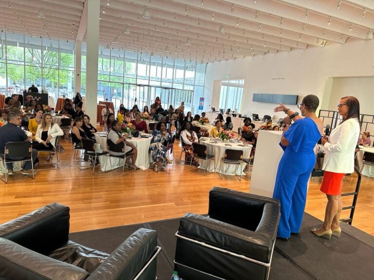 JP Morgan Chase promueve la salud financiera y riqueza entre las mujeres latinas y afros