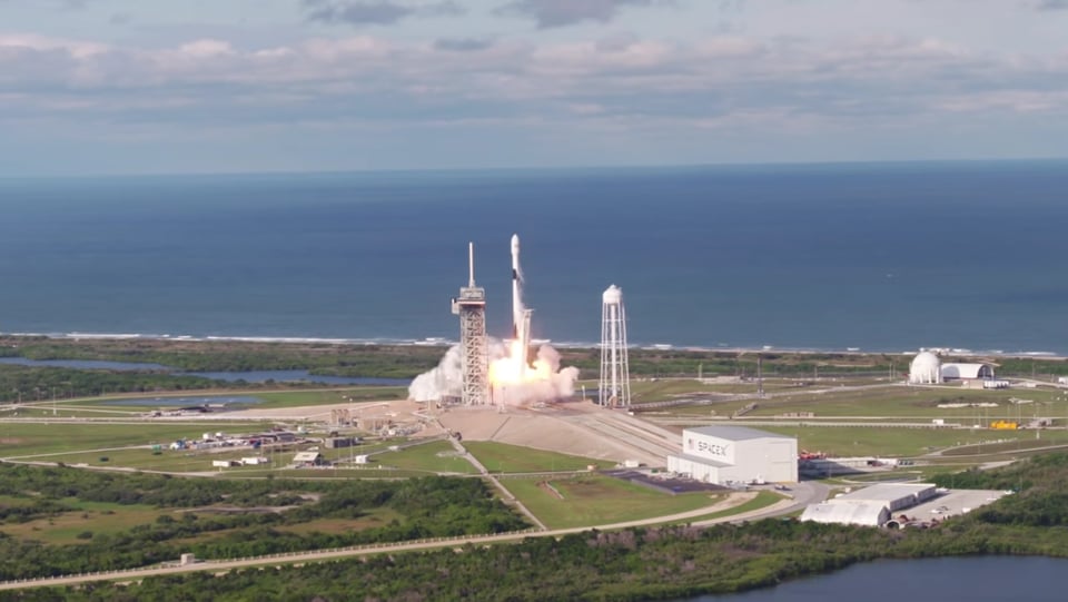 LANZAN SATÉLITE EN CALIFORNIA