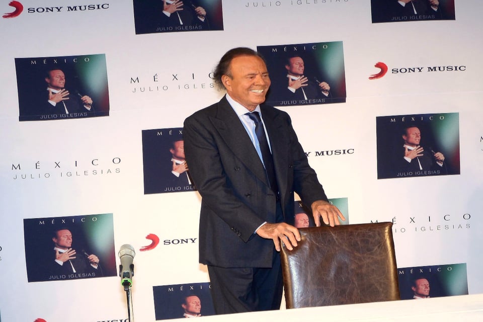 Fans are worried that Julio Iglesias is having health problems