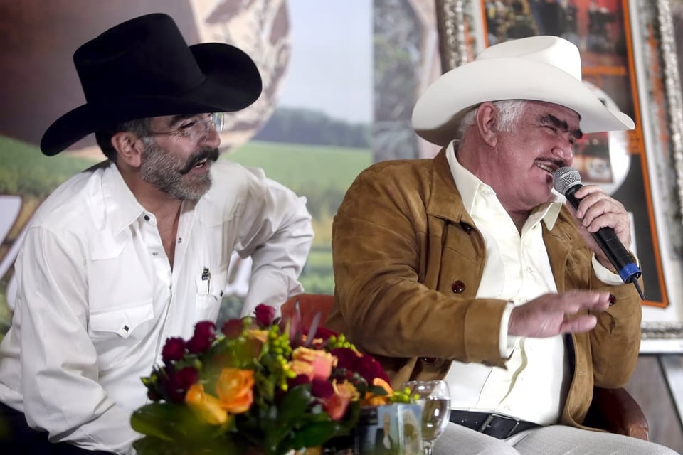 Vicente Fernández Jr announces the current health status of his father