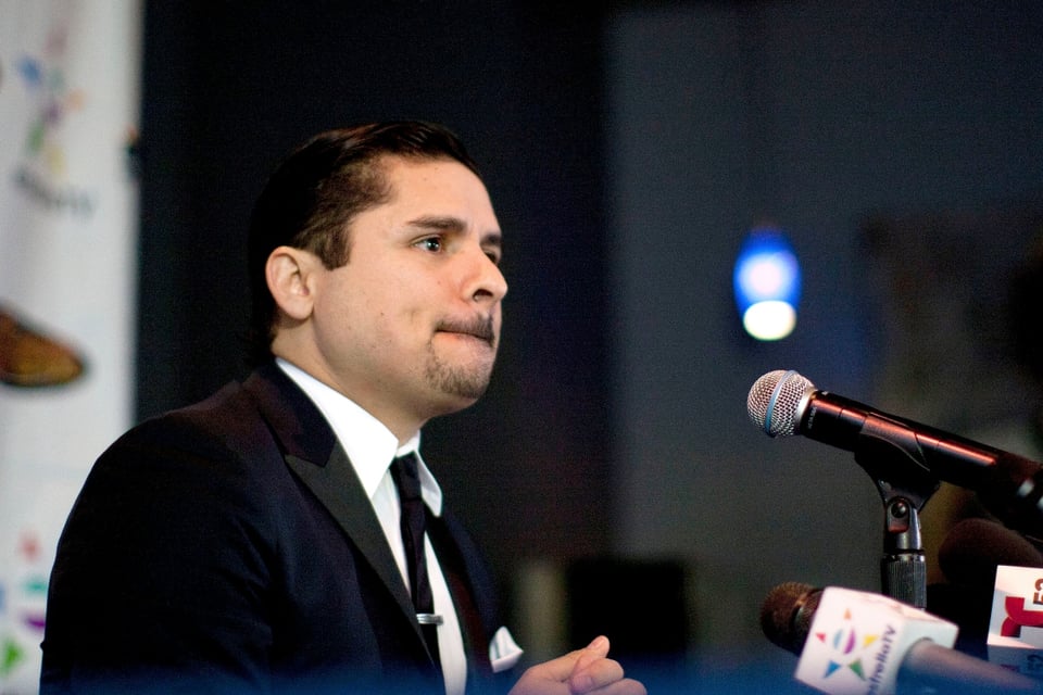 Larry Hernández reacciona al aumento del precio del litro de gasolina en Estados Unidos