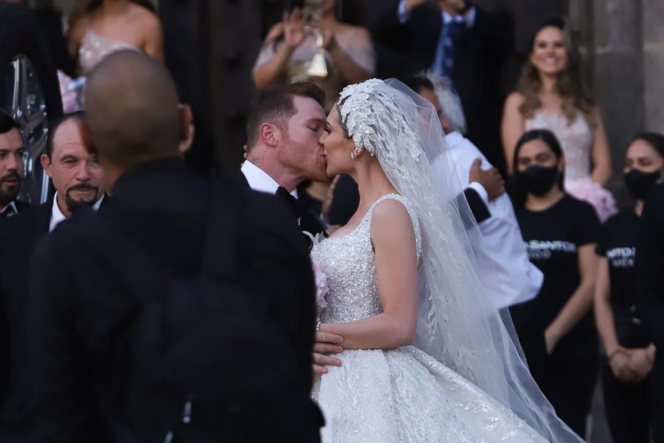 They criticize Canelo's wife for what she allegedly did to her father