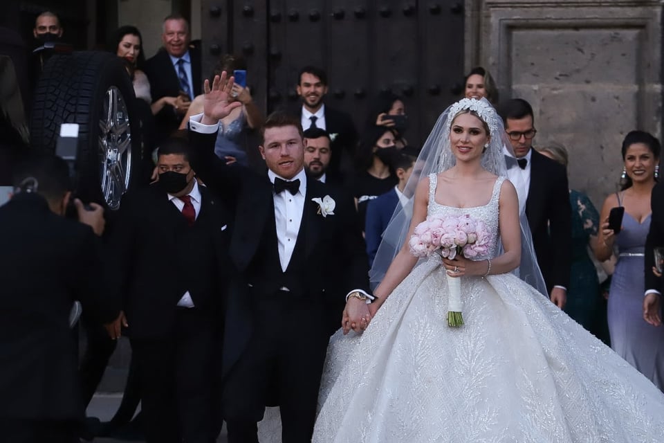 She hit him? Canelo’s wife is criticized for what she allegedly did to her father