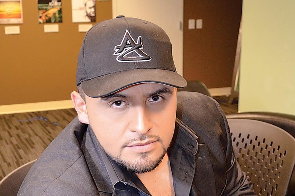 Juan Rivera muestra conversación donde Lupillo acepta que le debe dinero