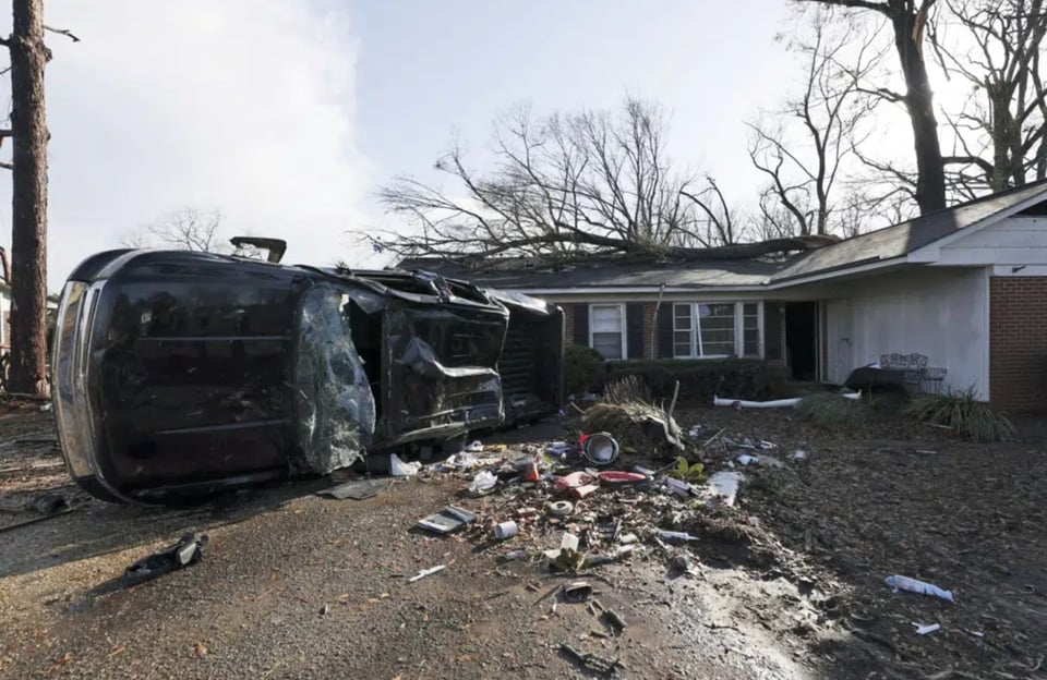 Tornado en Alabama deja múltiples muertos