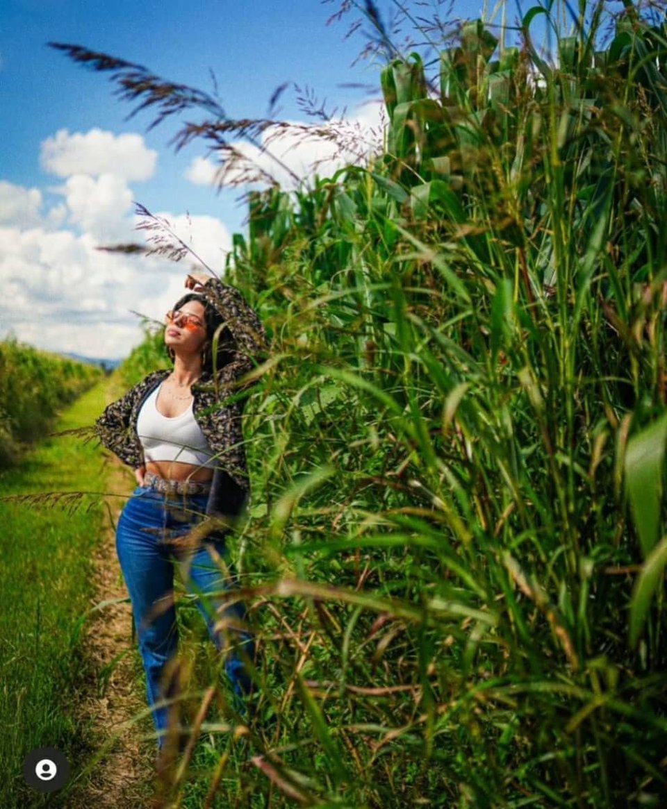 Ángela Aguilar poses in tight jeans and awakens compliments Daughter of Pepe Aguilar