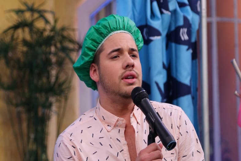 William Valdés releases a single but everything goes wrong and criticism rains down on him