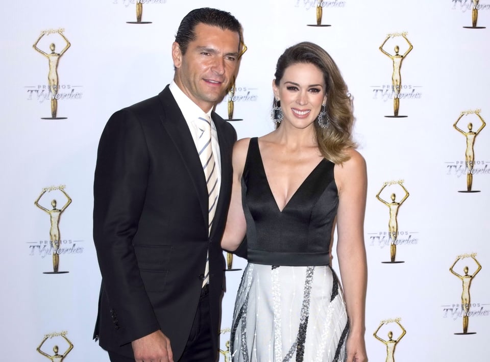 El esposo de Jacky Bracamontes se pone celoso y hace lo peor (VIDEO)