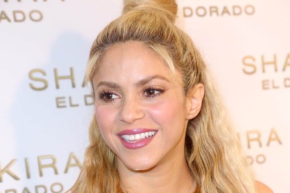 Salen a la luz las pistas de que Shakira y Chris Evans están saliendo