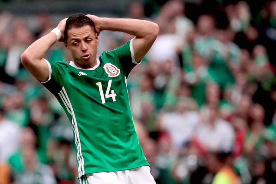 Tunden al Chicharito Hernández tras protagonizar tremendo drama en el campo (VIDEO)