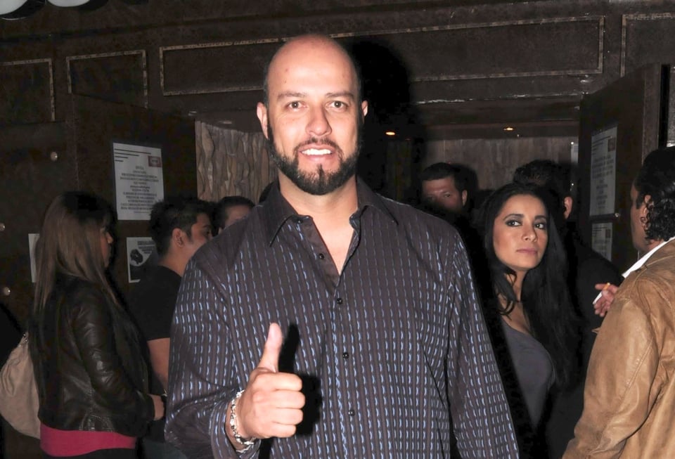 Tras ser deportado a México al salir de la cárcel, ex de Jenni Rivera, va al lugar menos pensado