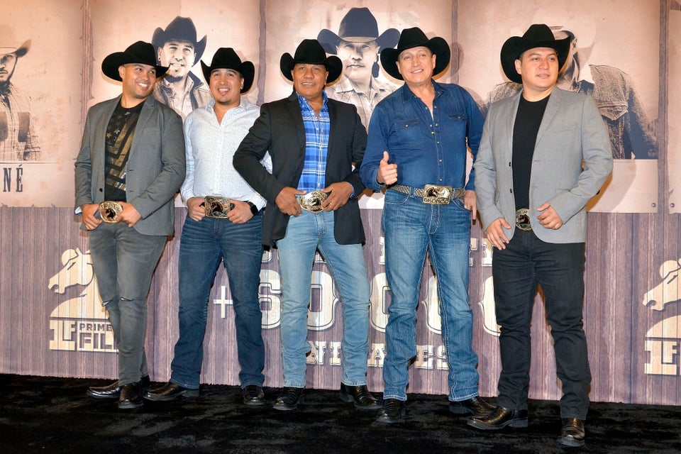 Bronco y Grupo Liberación de luto por la muerte de Fito Olivares