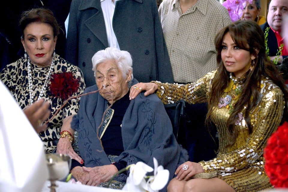 Thalía cumpleaños hijo tras muerte de abuela
