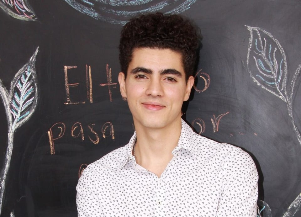 Actor y cantante mexicano sufre accidente y se le quema la cara (FOTOS)