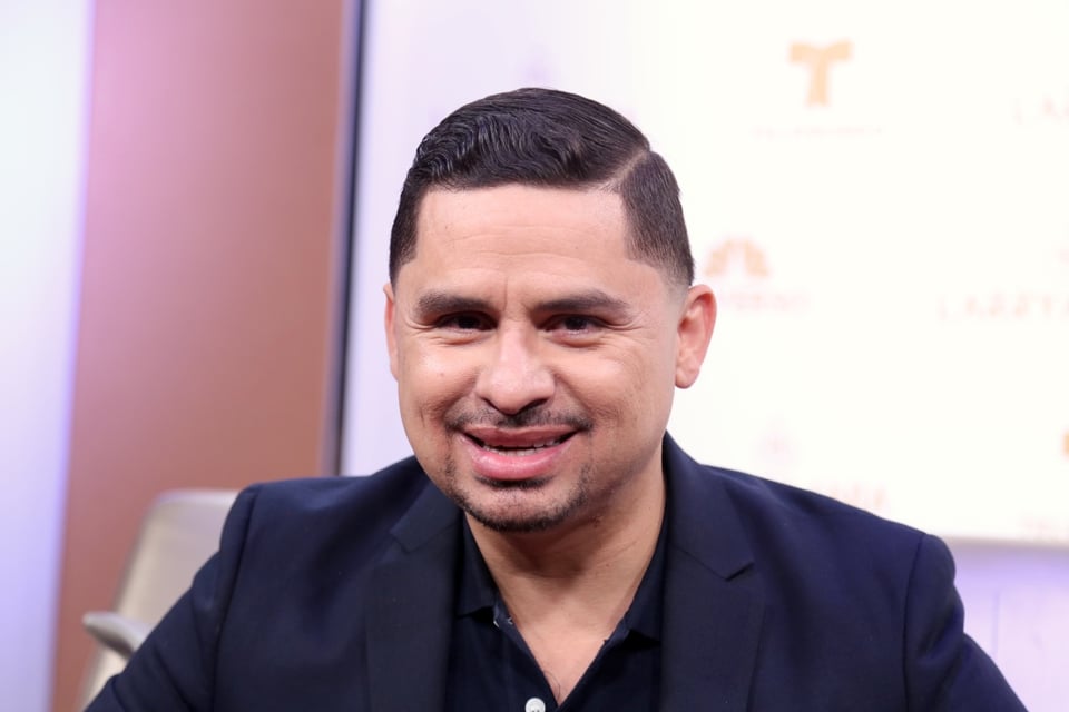 Critican a Larry Hernández por presumir su ‘paquete’