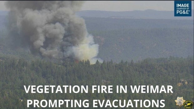 Evacuaciones por fuerte incendio: Se incendian vehículos