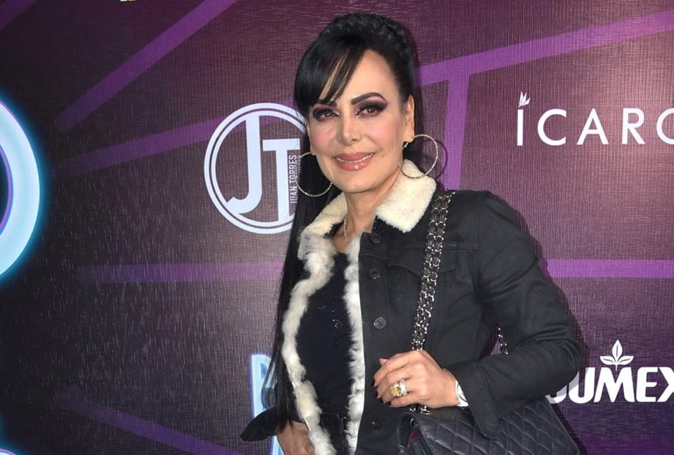 Justo cuando pedía por la salud de Carmen Salinas, Maribel Guardia se viste de luto