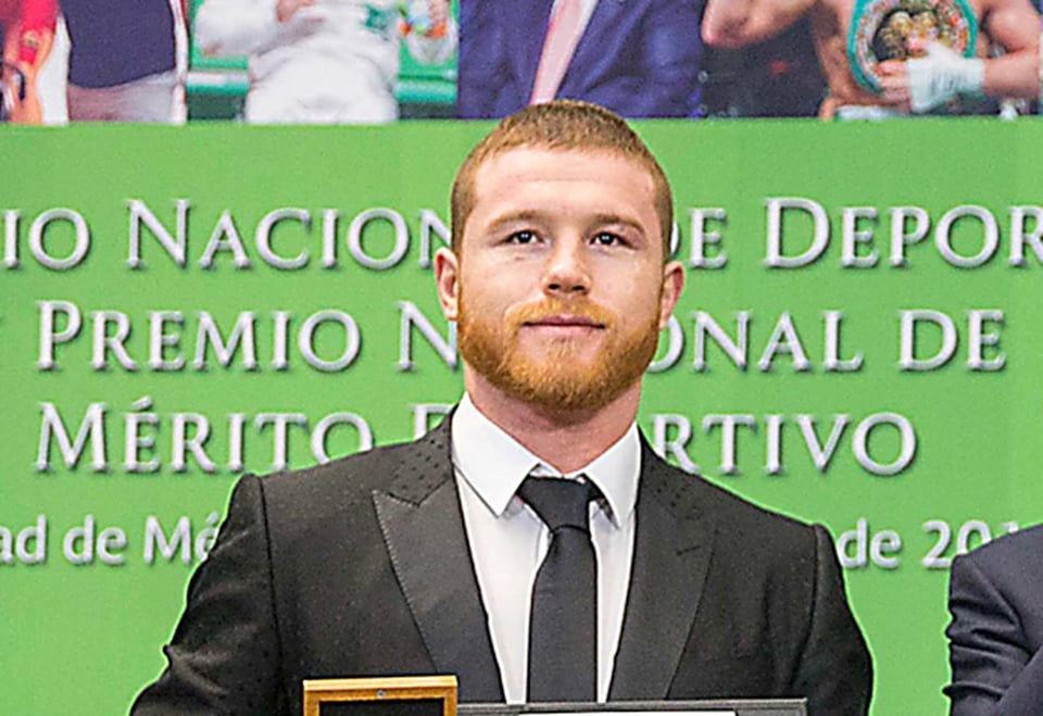 El Canelo abandonó a su esposa cuando más lo necesitaba