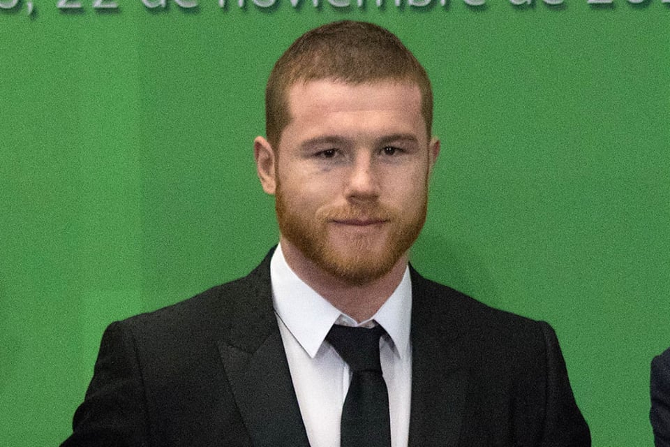 El Canelo y su entrenador se vuelcan en ayuda para afectados por trifulca en el estadio del Querétaro