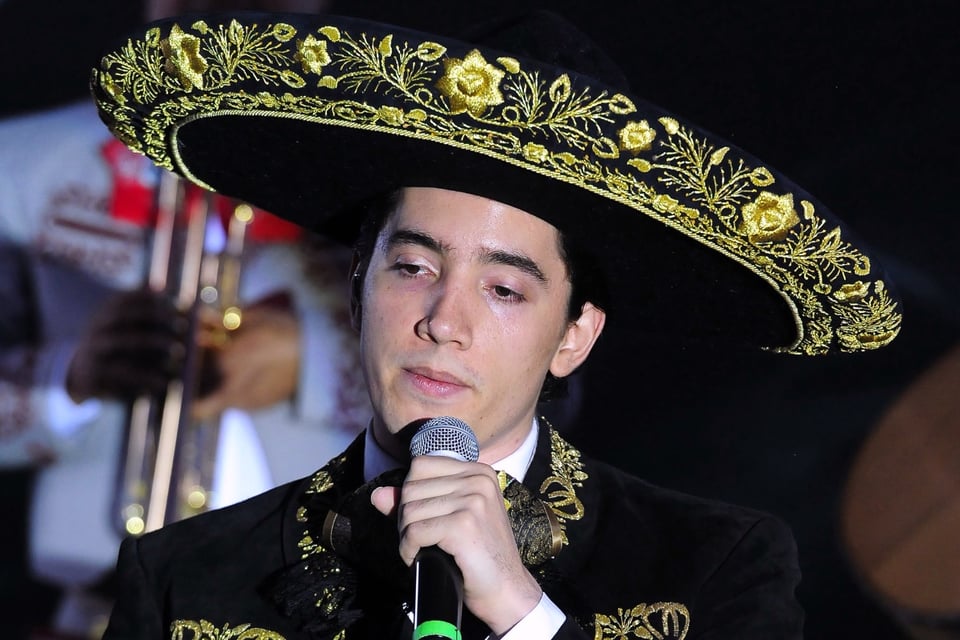 A casi dos meses de su muerte, Alex Fernández revela la petición que le hizo su abuelo, Vicente Fernández