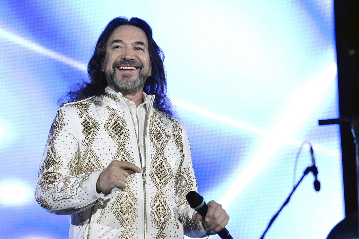 El Buki sorprende con impresionante musculatura a sus 62 años de edad