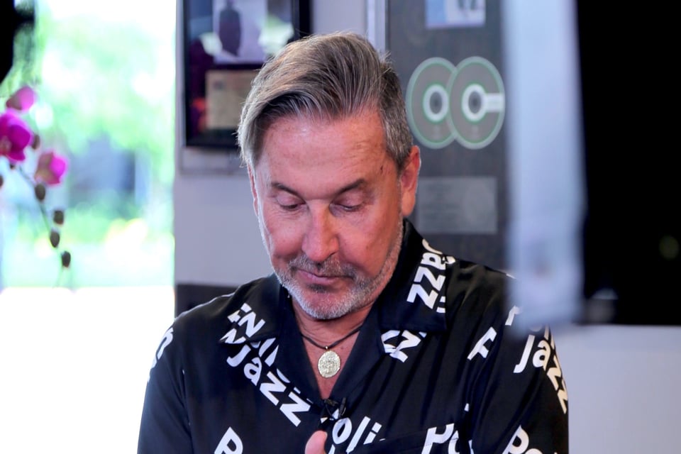Al igual que Toni Costa, Ricardo Montaner recibe críticas por besar a su hijo en la boca featured image