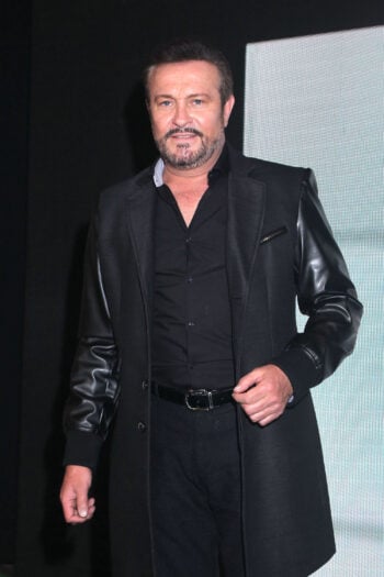 Arturo Peniche con collarín