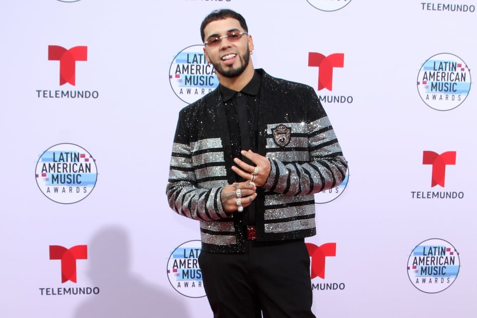 Anuel muestra a su hija y 6ixn9ine arremete en su contra