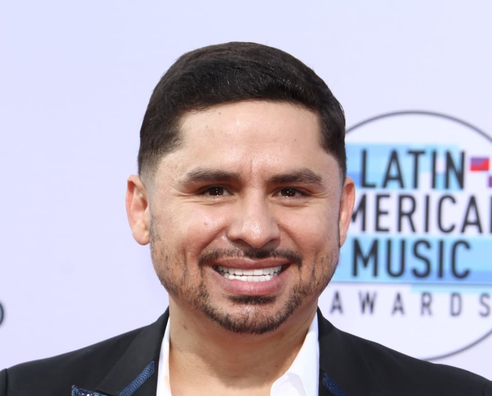 With a thread! Larry Hernández pulls out his daughter’s tooth in the worst of ways and is criticized (VIDEO)