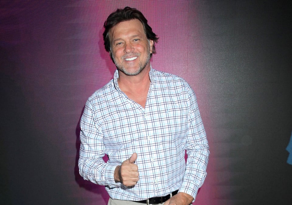 Hijo del actor René Strickler se casa con su novio; «Hoy crece el amor»