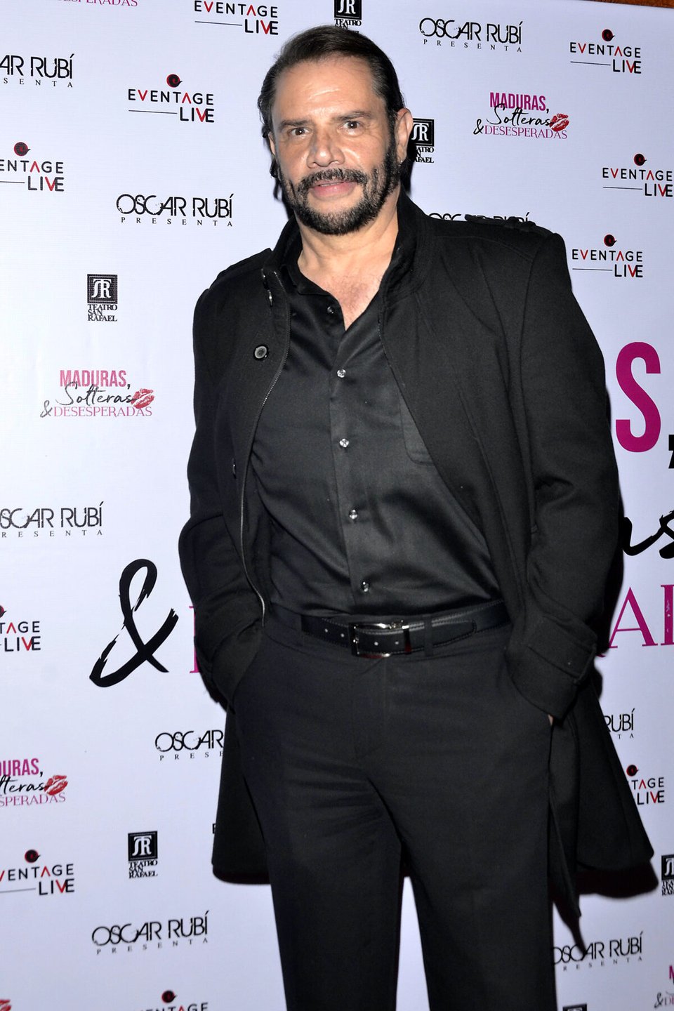 Hacen venta de garaje con cosas de actor que se encuentra en la cárcel