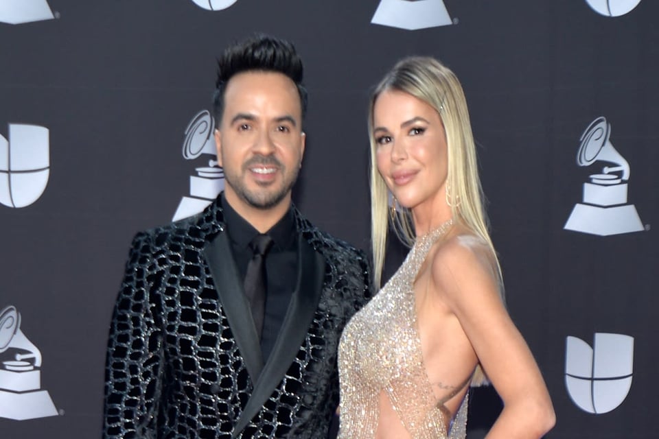 While Adamari López suffers from her separation, Luis Fonsi enjoys the beach