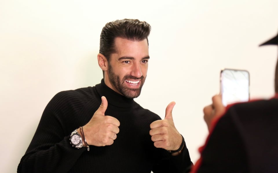 ¡Lluvia de críticas a Toni Costa! Piden que lo saquen del reality y lo tachan de lo peor; «Que mal cae»
