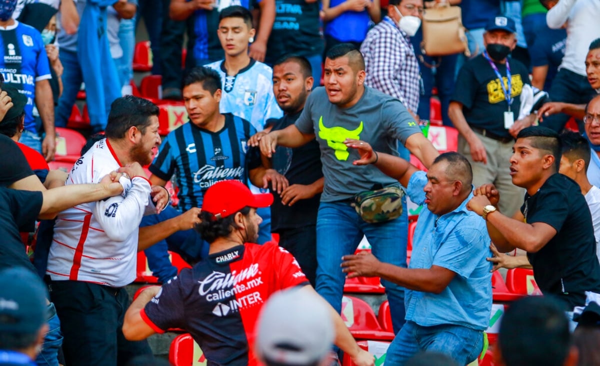 Piden ayuda para mexicano que fue víctima del ataque violento en el juego Querétaro VS Atlas