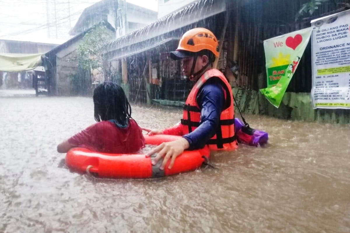 Tifón azota Filipinas y provoca evacuación de miles (FOTO)