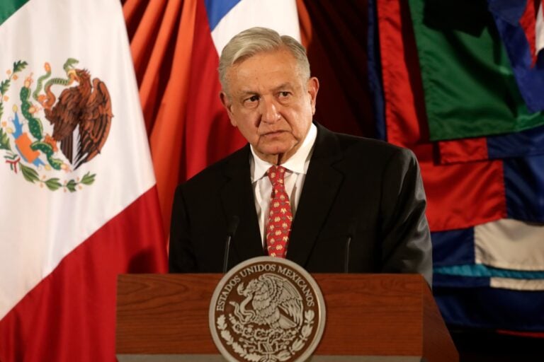 El presidente López Obrador se viste de luto por la muerte de Porfirio Muñoz Ledo