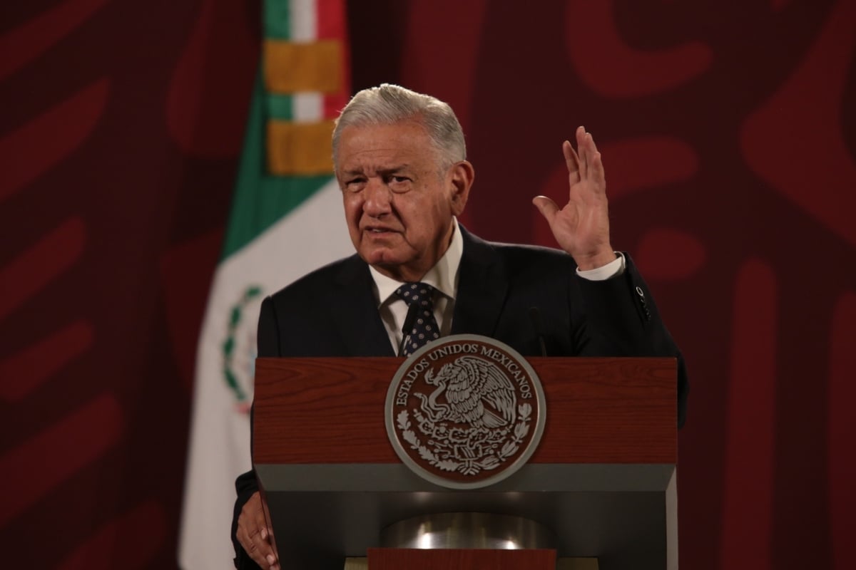 Aseguran que hay espías rusos en México y AMLO rompe el silencio