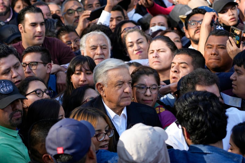 AMLO participa en mega marcha en CDMX (FOTOS)