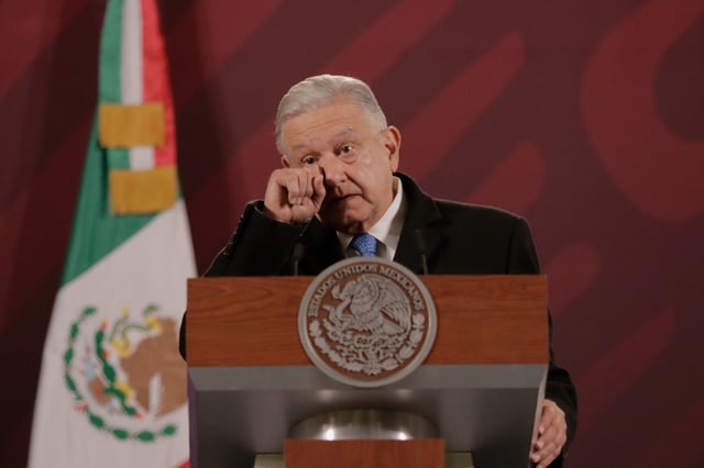 AMLO rompe el silencio tras trágico incendio en México y responsabiliza a migrantes