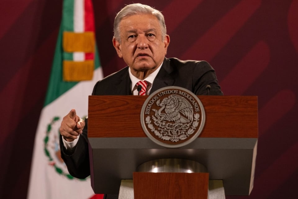 ¿Se va llorando? AMLO manda mensaje en su último día como presidente de México (VIDEO)