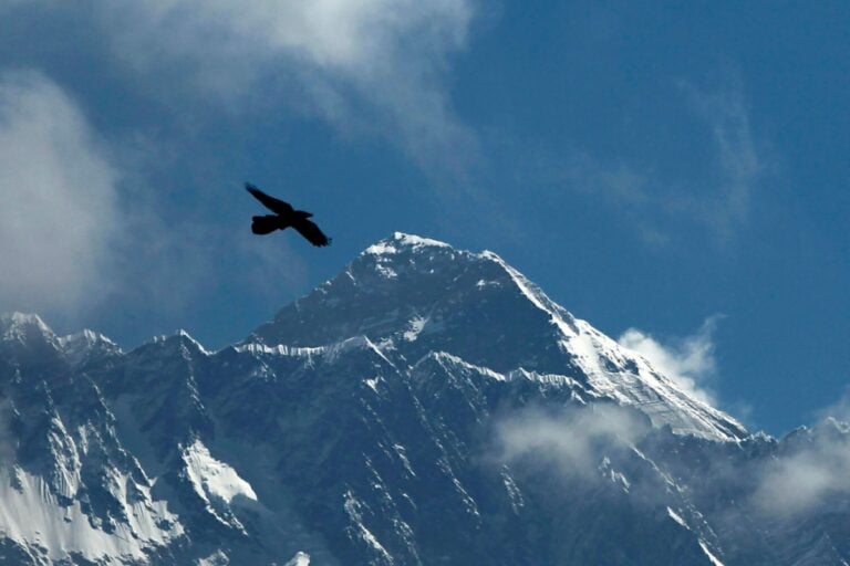 Accidente aéreo deja múltiples muertos mexicanos cerca del Everest