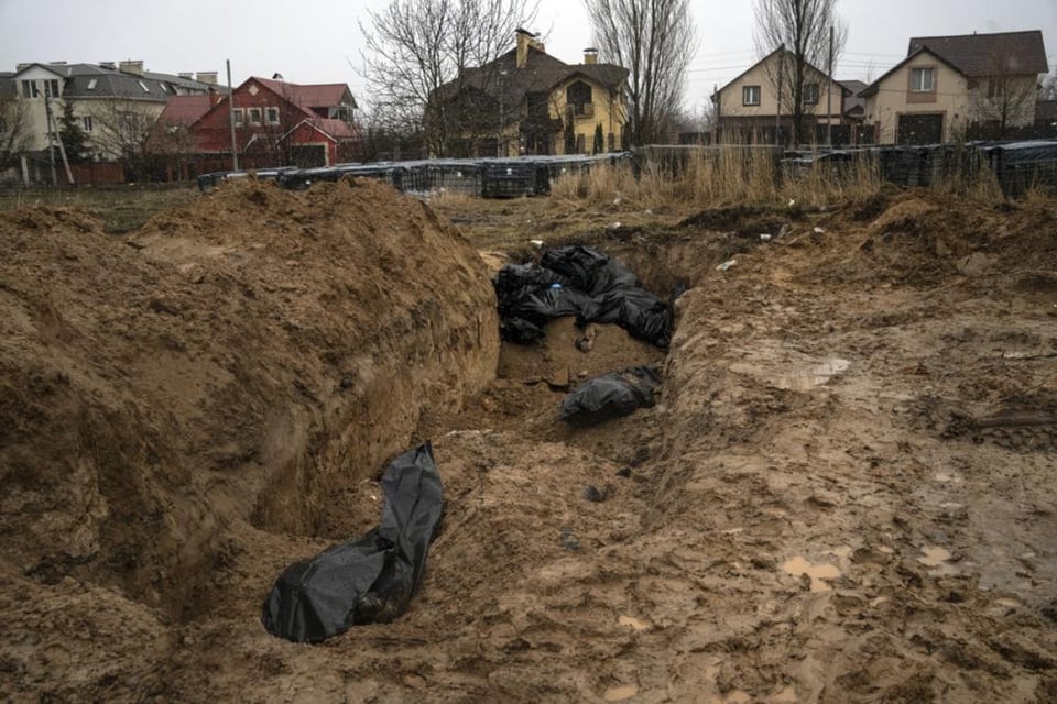 Alcaldesa de Ucrania es ejecutada junto a su familia antes de ser sepultados en una tumba