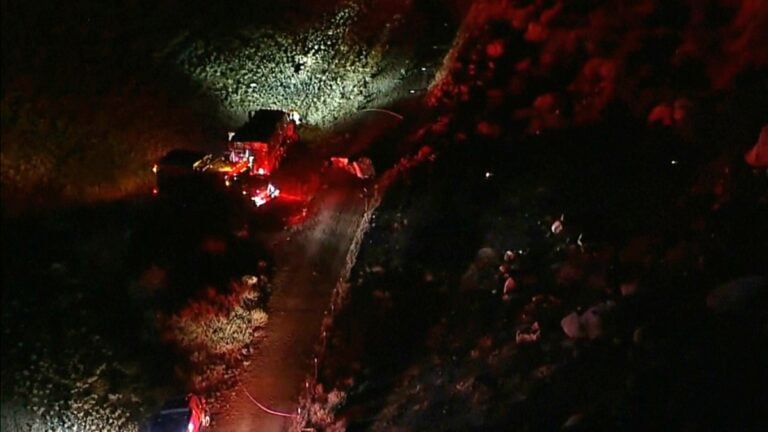 Tres muertos tras colisión aérea durante labores de extinción de un incendio en California