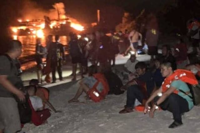 Incendio en un ferry deja al menos 31 muertos incluido un bebé tras naufragio al sur de Filipinas