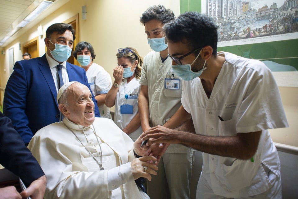 El papa Francisco continúa su recuperación ‘normal’ tras someterse a una complicada operación