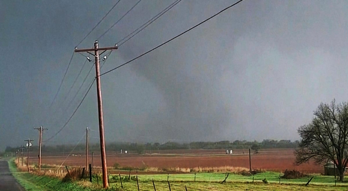 Reportan dos muertos tras tormentas y tornados en el centro de EEUU