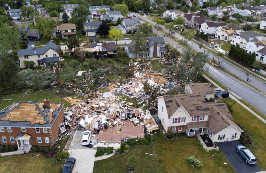 Powerful tornado leaves injured, damaged houses in Chicago